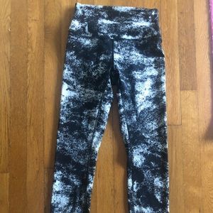 Lululemon full length, black and white leggings
